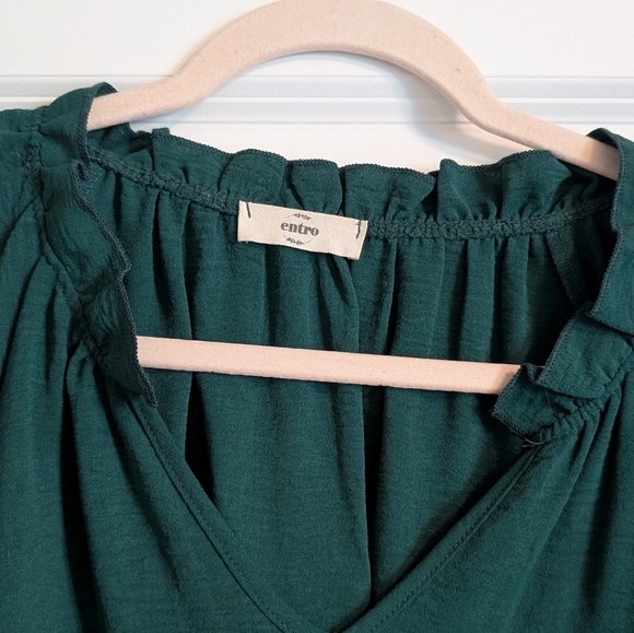 Entro- Relaxed Green Flutter Sleeve Blouse - Picture 4 of 9